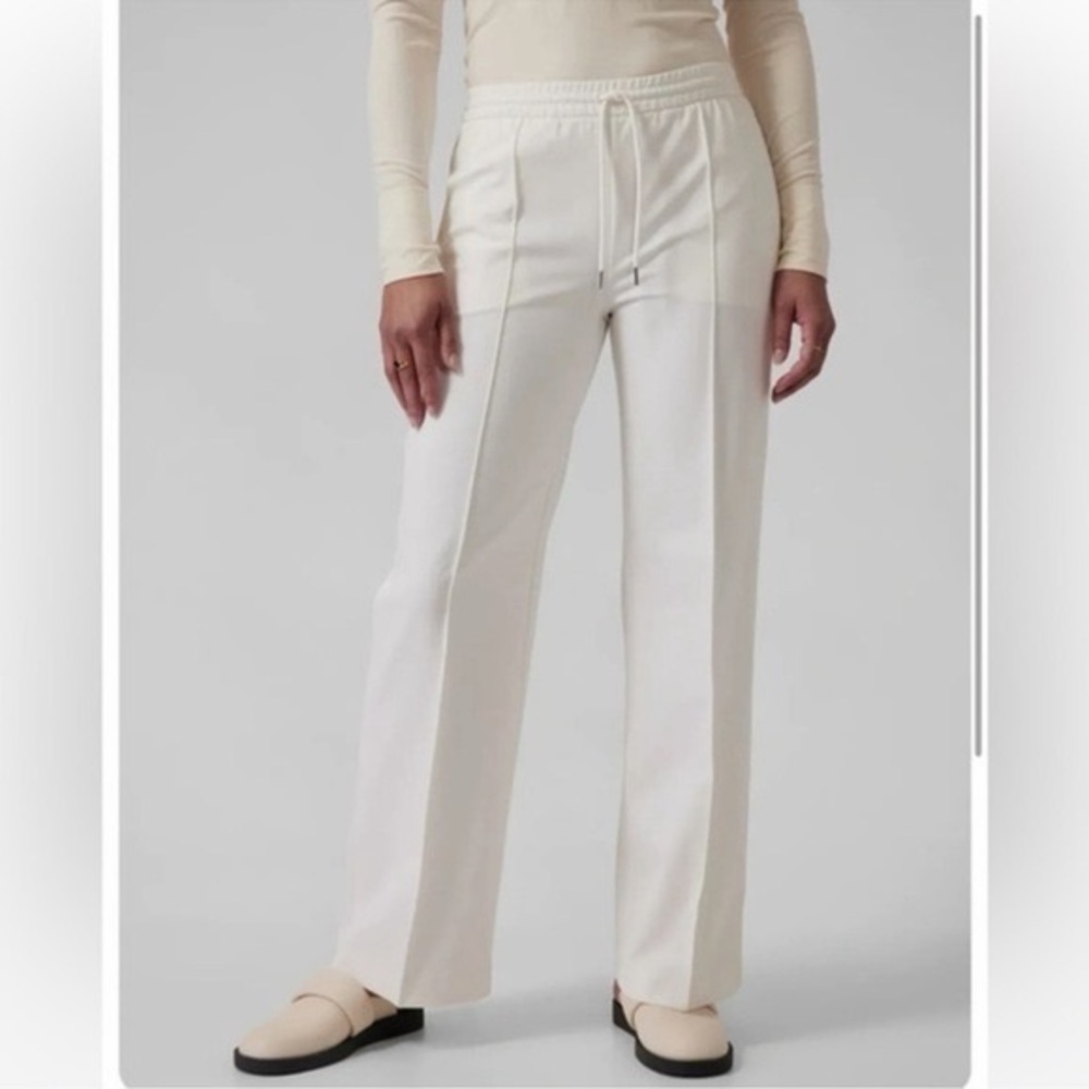 Athleta Endeavor High Rise Relaxed Pant in Bone